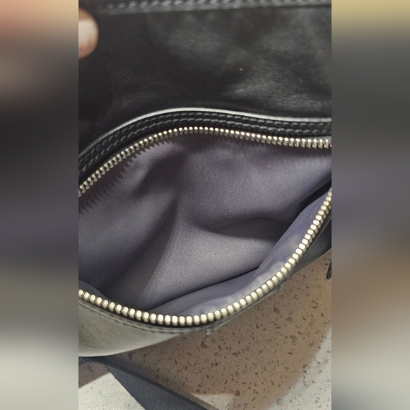 Nice COACH  F23948 Shoulder Or Crossbody Shiny Leather Bag with large hang tag. - Picture 14 of 16